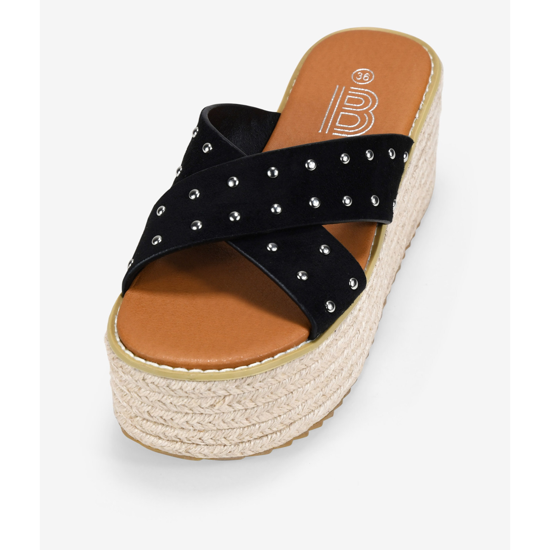 Sandalias de plataforma negras con rafia y tachas