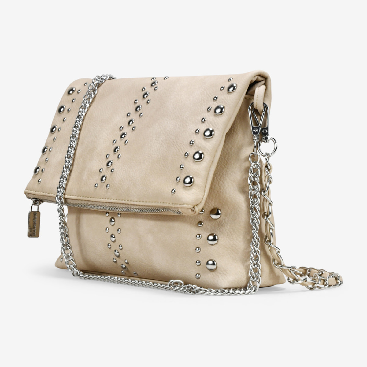 Bolso de hombro arena con solapa y tachuelas