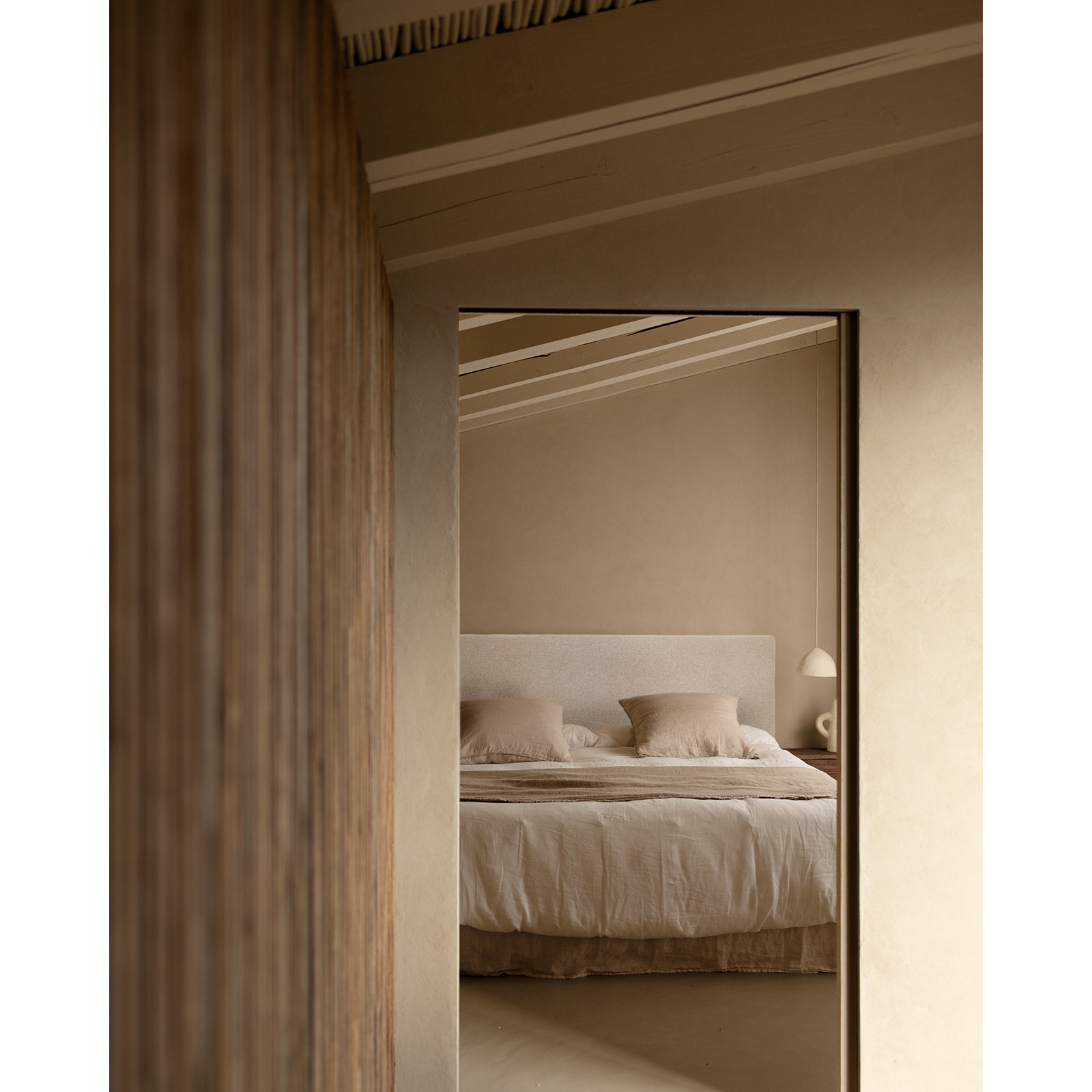 Cabecero tapizado de poliester liso en color beige de varias medidas