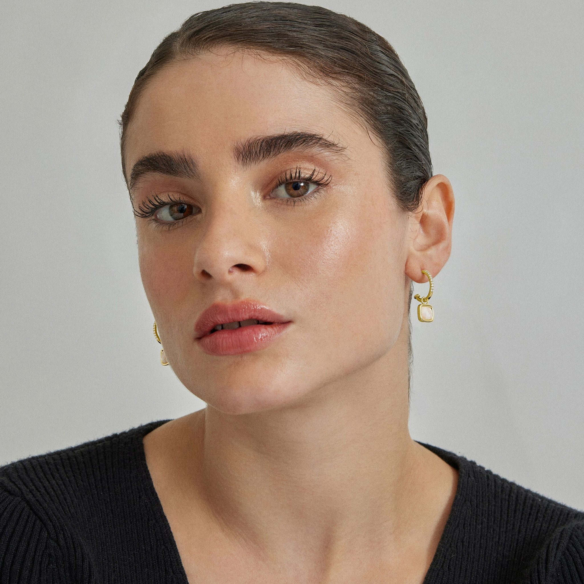 Pendientes de Cristal Blanco acabados en oro amarillo de 18K