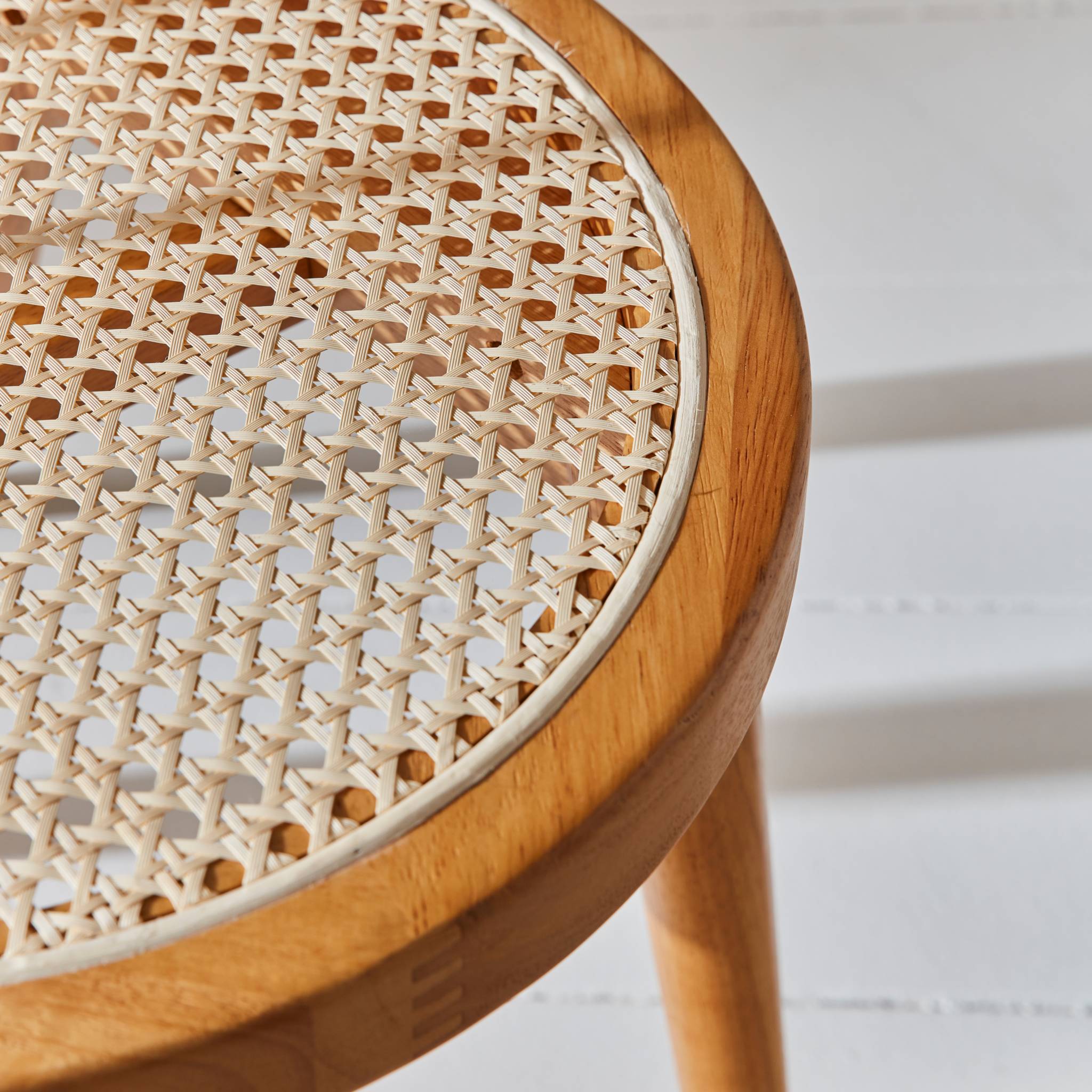 Lot de 4 chaises naturelles en bois et cannage. Nora. L 53 x P 53.5 x H 76cm