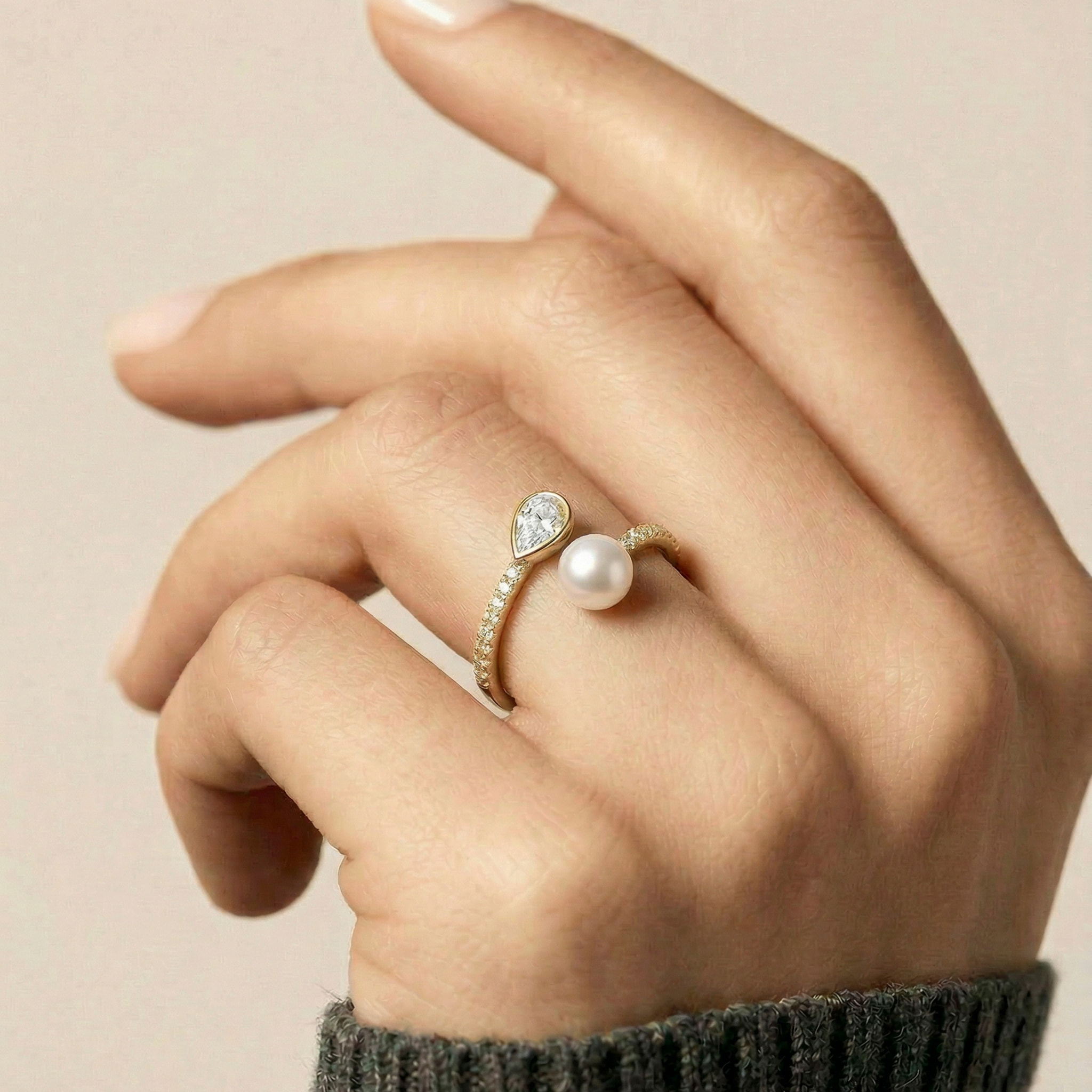 Anillo Tian acabado oro amarillo 18k