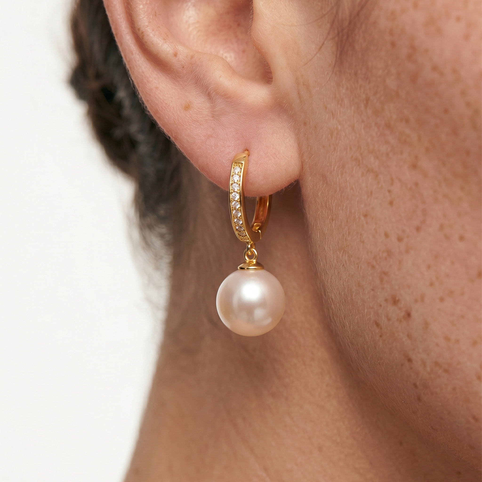 Pendientes de Circonita Brillante acabado en oro amarillo de 18k