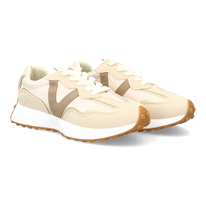 Zapatilla con diseño moderno para mujer