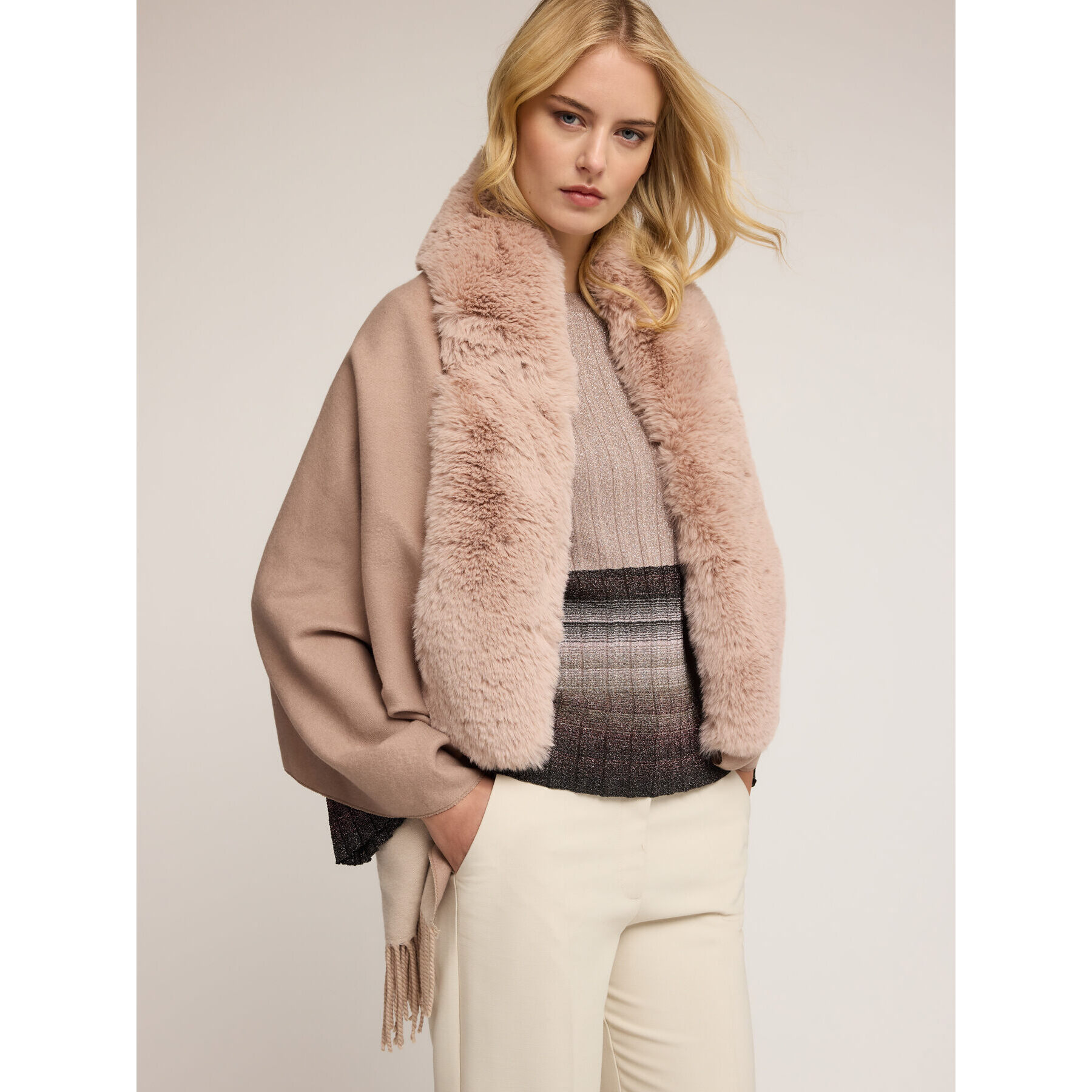 Motivi - Poncho de paño con flecos - Beige