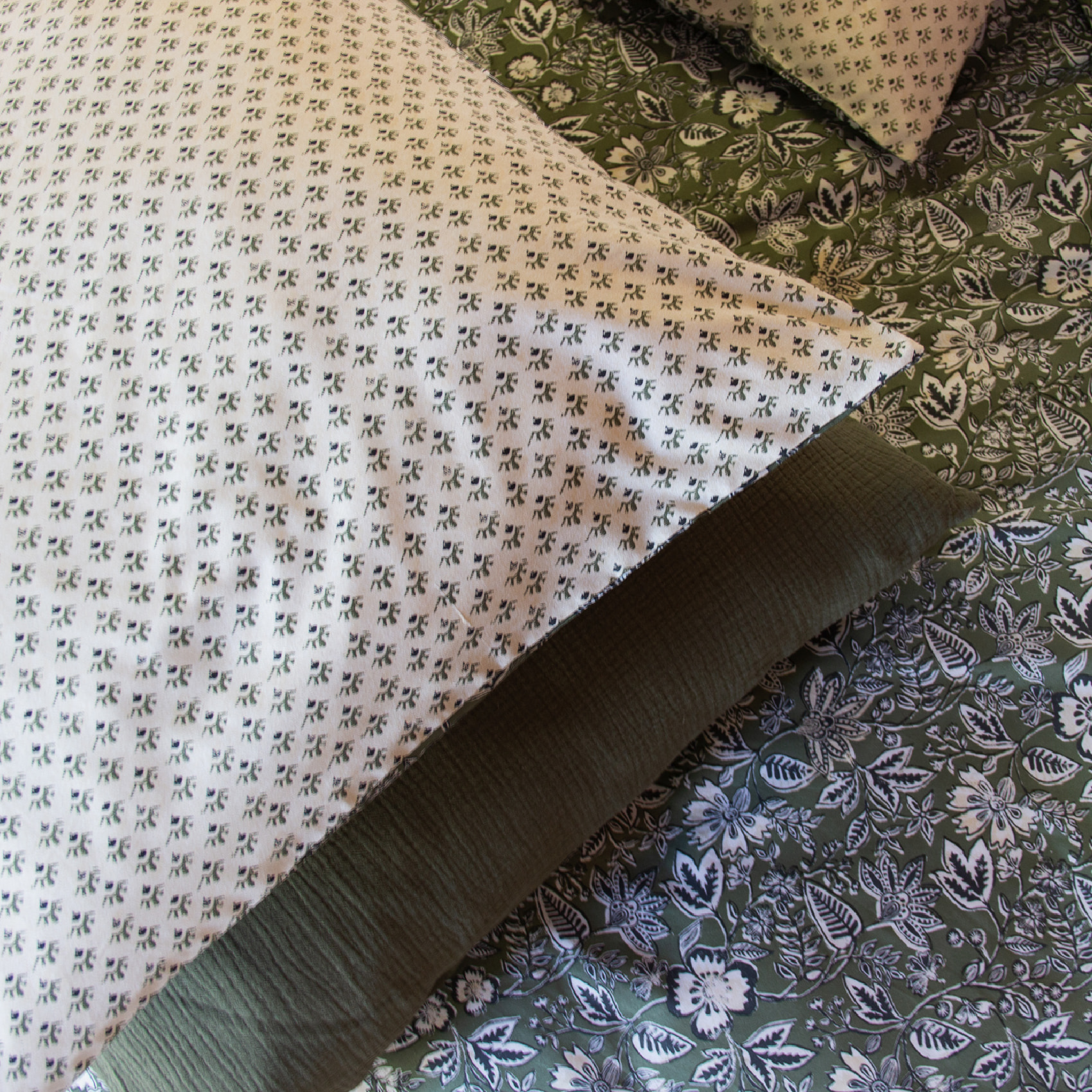 Parure de lit 3 pièces réversible motif floral - Kaki