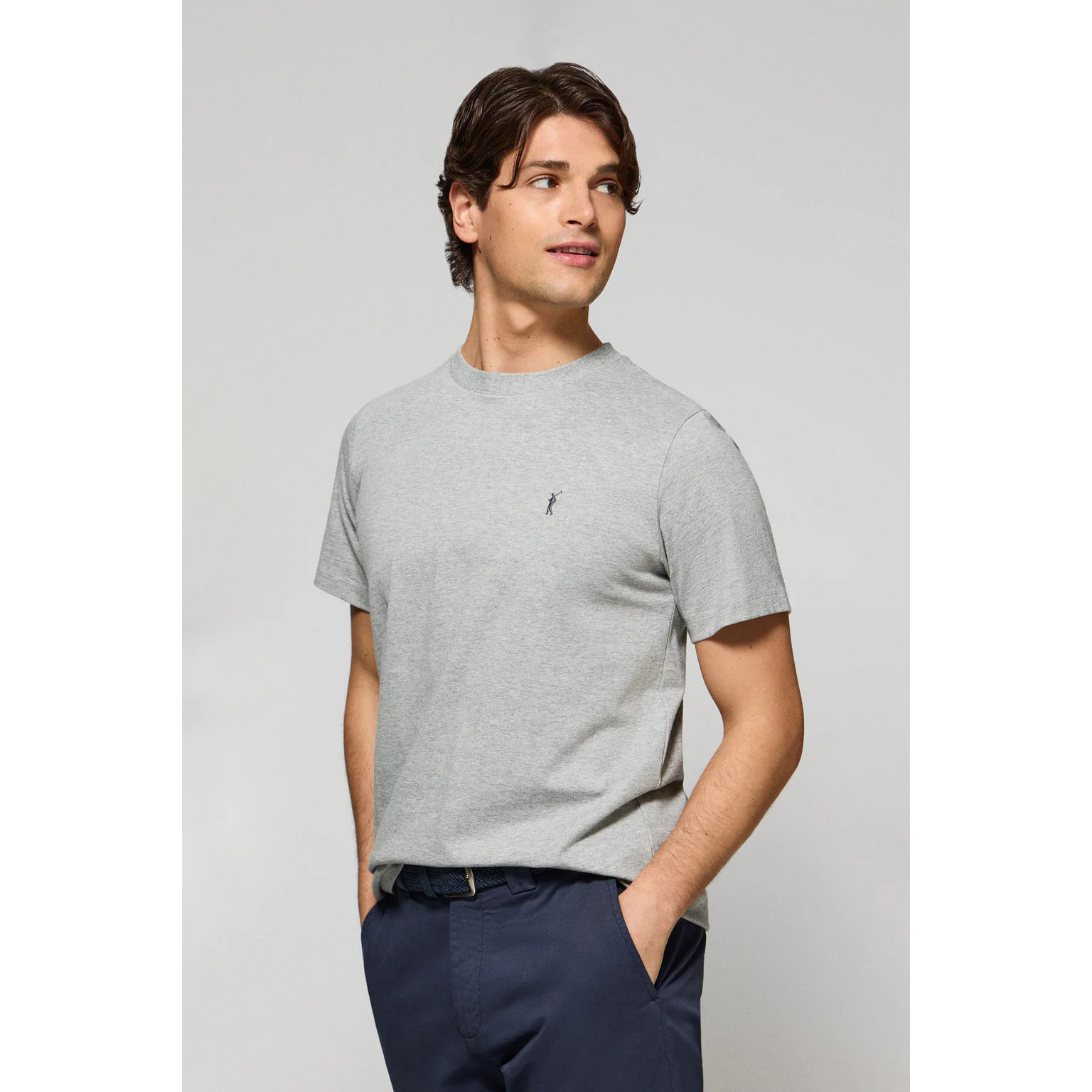 Pack de tres camisetas de manga corta azul marino, blanca y gris vigoré con logo Rigby Go