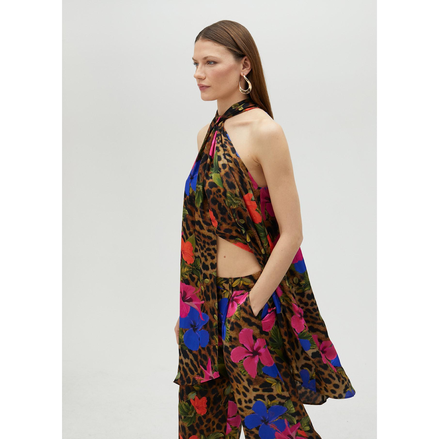 Top voluminoso all'americana con stampa floreale e animalier