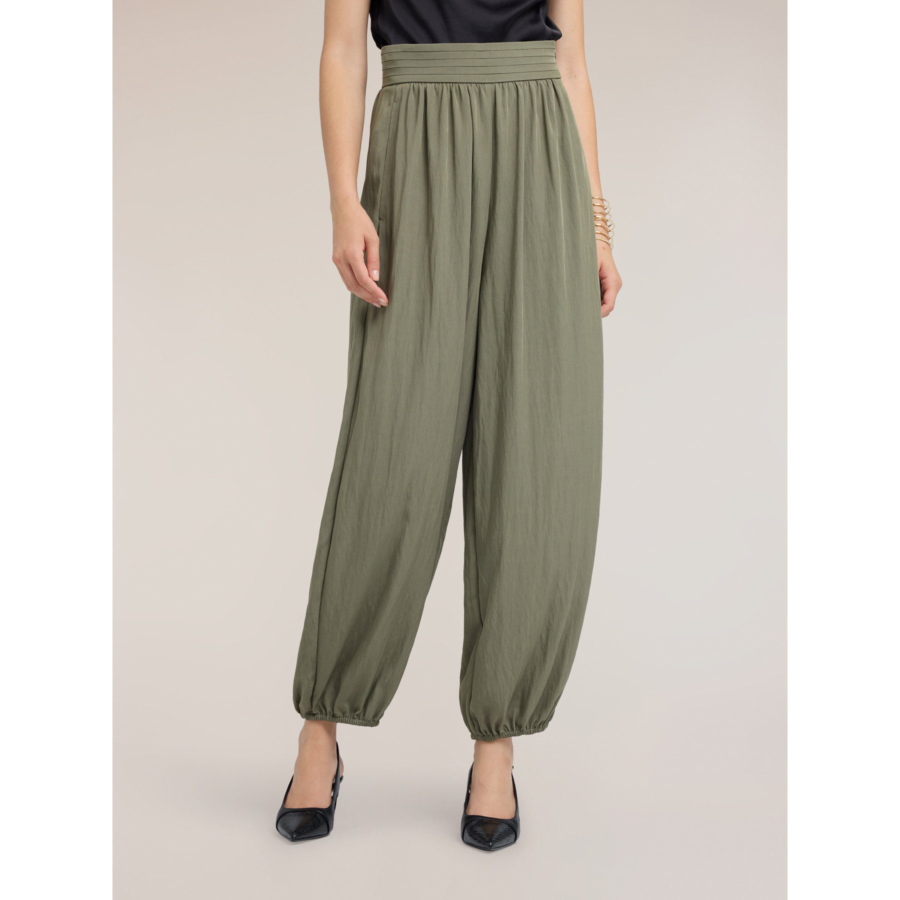 Motivi - Pantaloni con drappeggio in twill - Verde militare