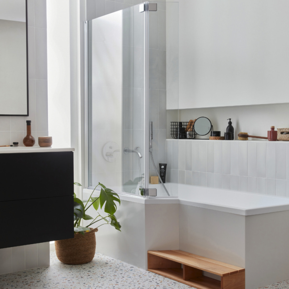 Baignoire antidérapante bain douche Neo blanc mat + pare bain chromé + tablier