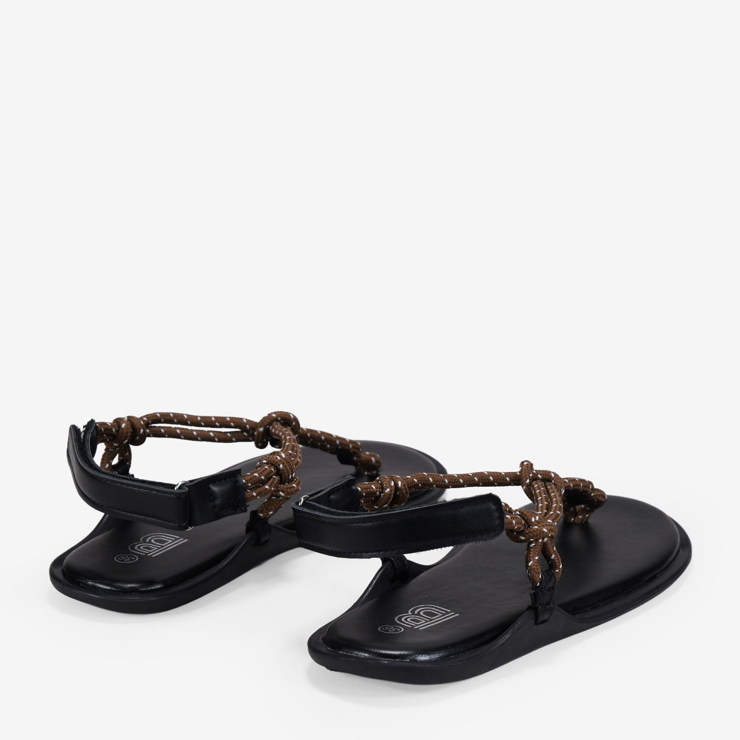 Sandalias de dedo marrones planas
