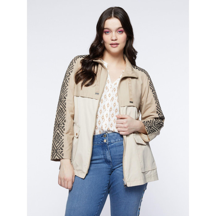 Fiorella Rubino - Parka ligera con bordado étnico - Beige