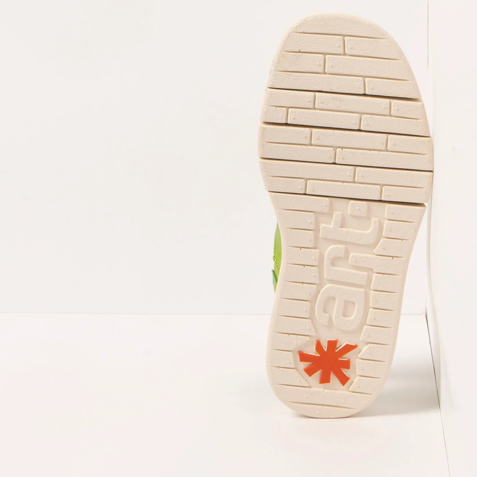 Sandalias 1854F METALIZADO PISTACHIO/ MALAGA color Pistachio