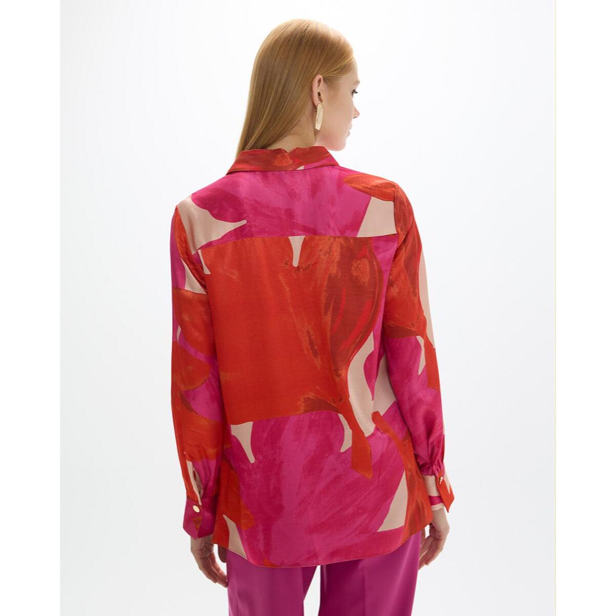 camicia con grandi collane floreali rosse