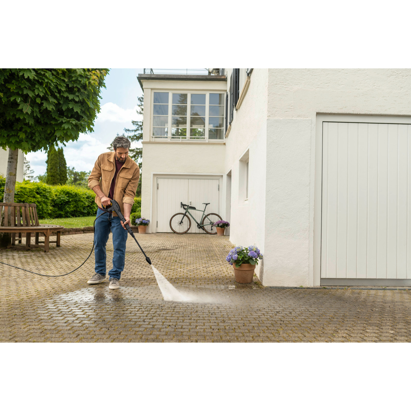 Nettoyeur haute pression Karcher K 4 FJ Home - Pression 130 bar- Débit 420 l/h- Buse à jet plat- Kit Home inclus