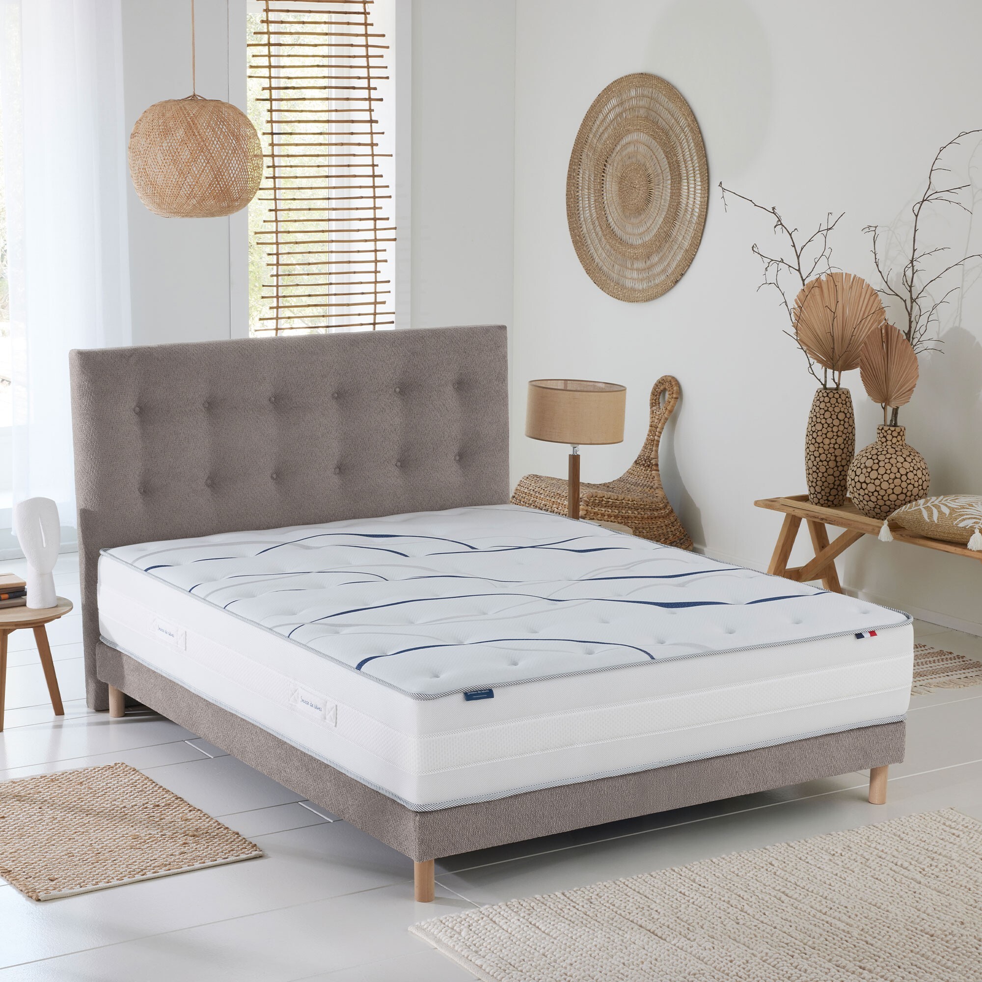 Sommier tapissier Eden gris clair, bois massif, chenille bouclettes