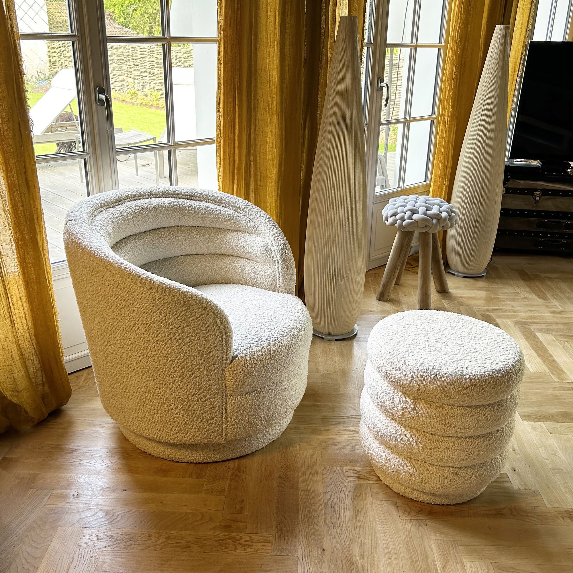 Pouf pivotant tissu en bouclette beige LINUS