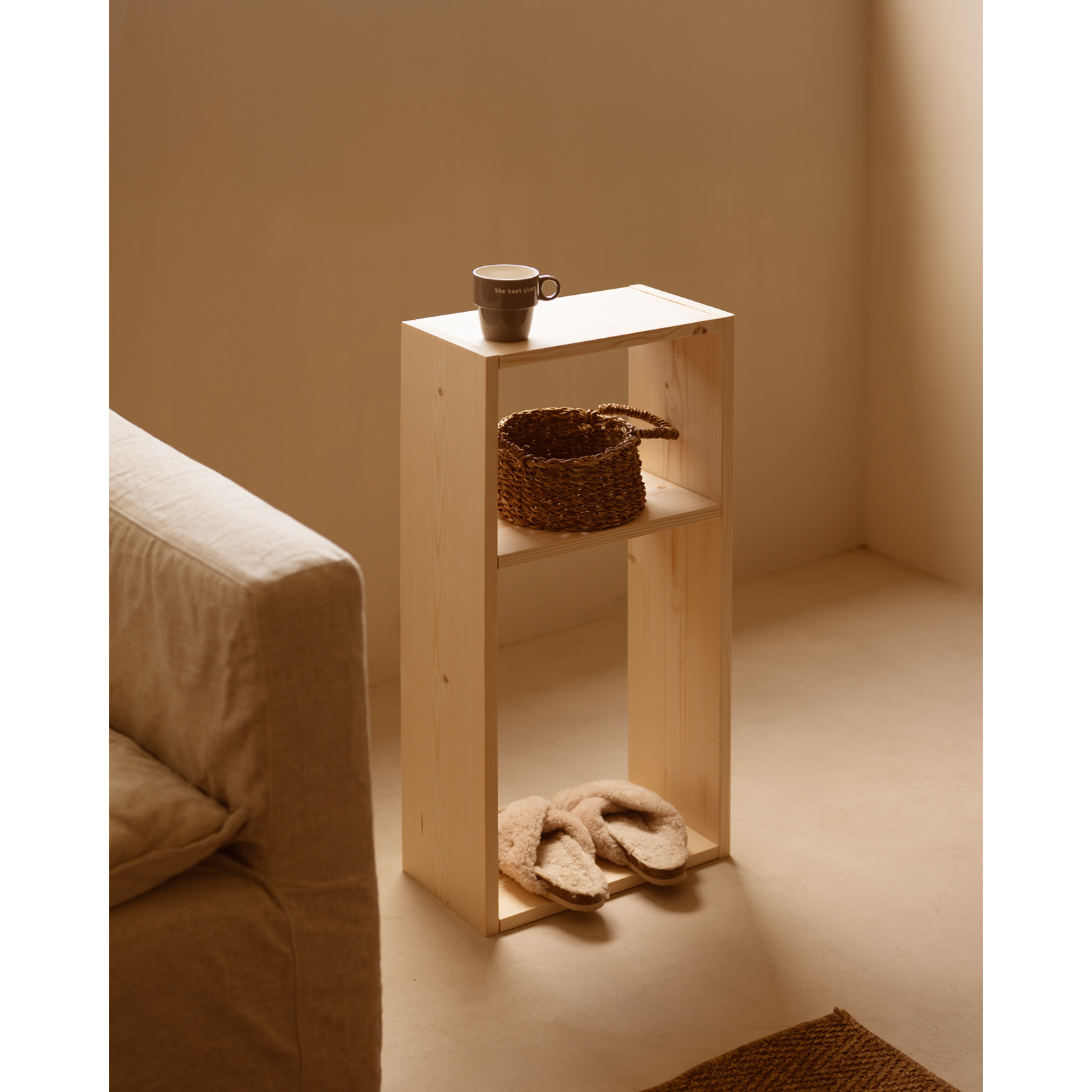 Mueble auxiliar de madera maciza en tono natural con 1 separador Alto: 38 Largo: 80 Ancho: 20