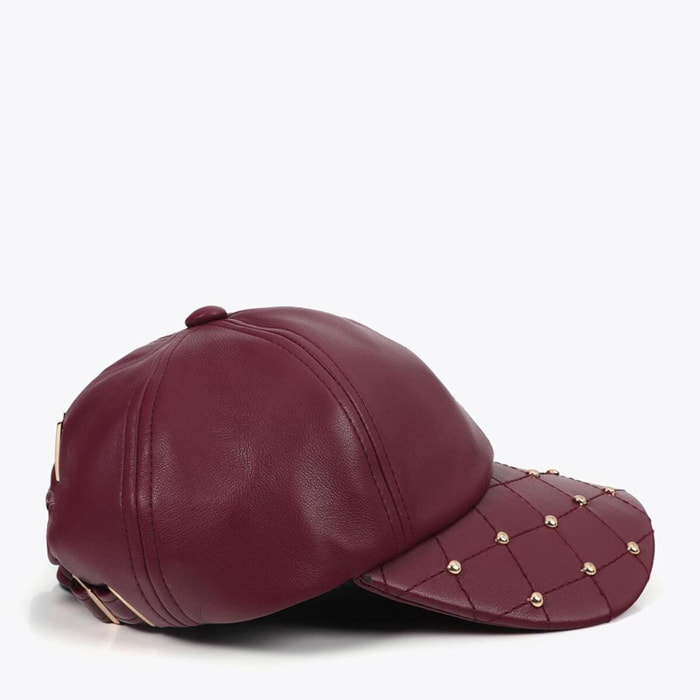 Cappellino effetto pelle con dettagli borchie