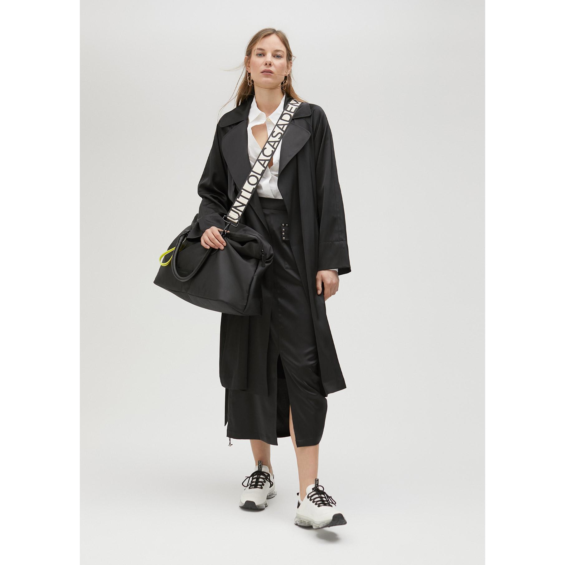 Gonna satinata con borchie