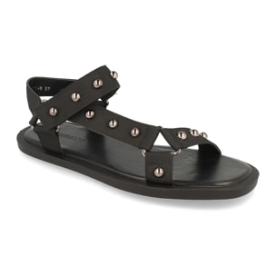 Sandalia Plana con Tachuelas y cierre autoadherente