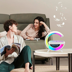 Altoparlante con caricatore wireless da 15W, 13 modalità diverse di illuminazione LED, funzione radio, ingressi per scheda TF e USB.