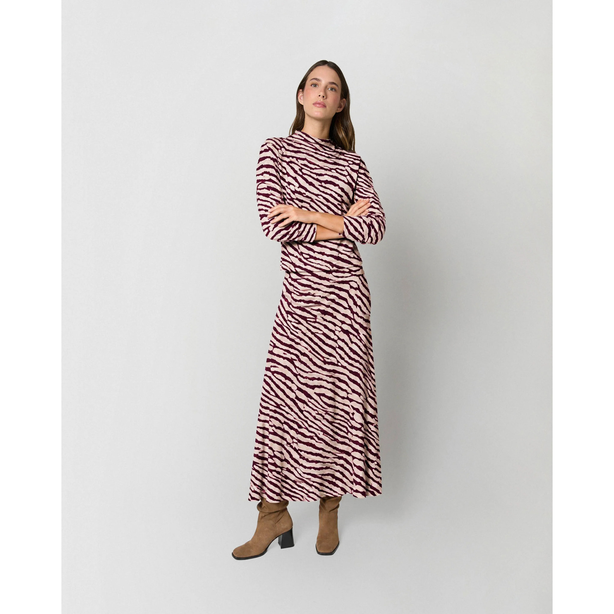 Falda midi viscosa evasé soft rodas burdeos