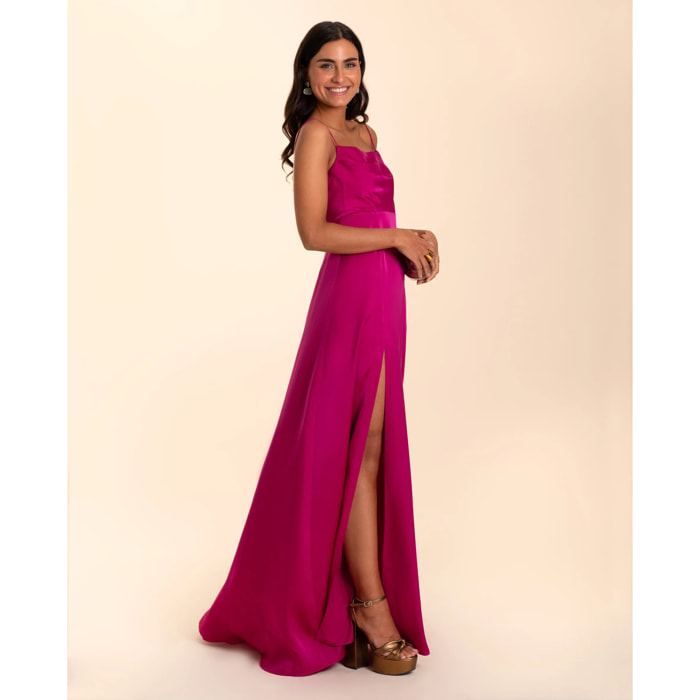 Vestido largo escote recto con abertura