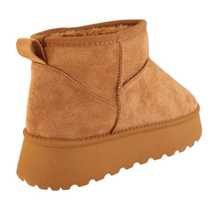 Stivaletti in simil camoscio imbottiti con platform