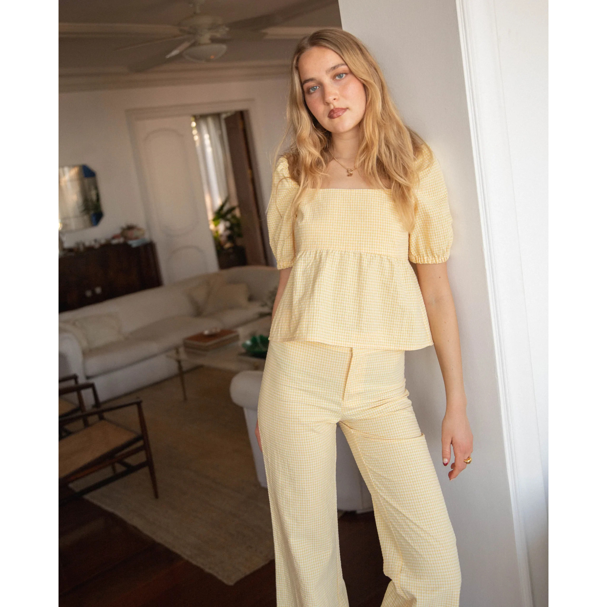 Blusa de mujer con cuadros vichy y mangas abullonadas