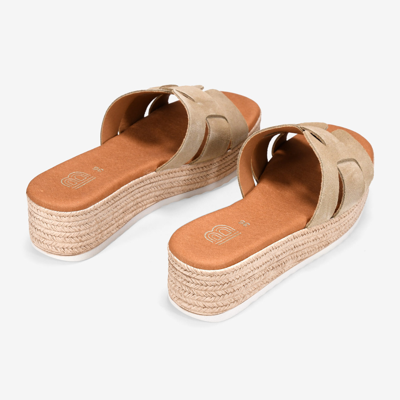 Sandalias destalonadas arena en piel