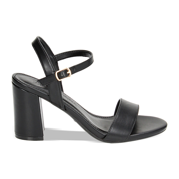 Sandalias con tacones negras