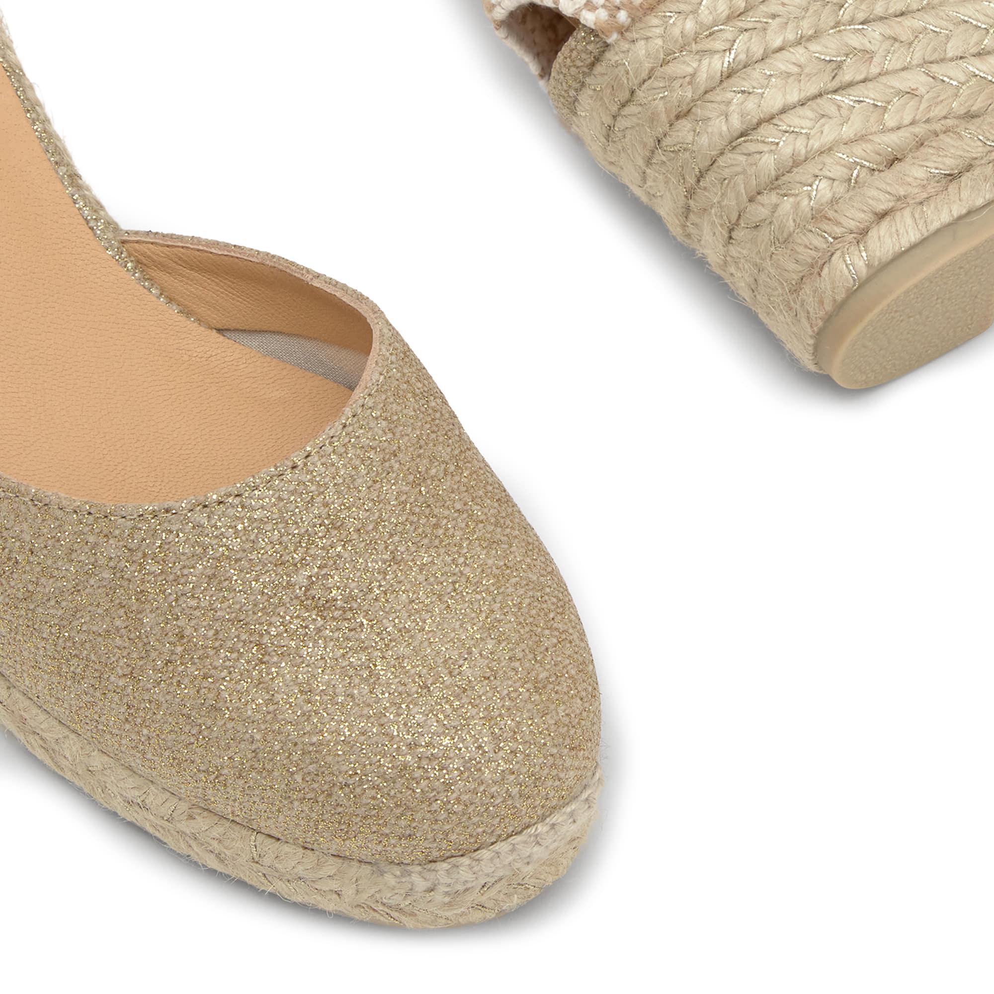Alpargata de cuña Carina en lino metalizado con cierre de cintas