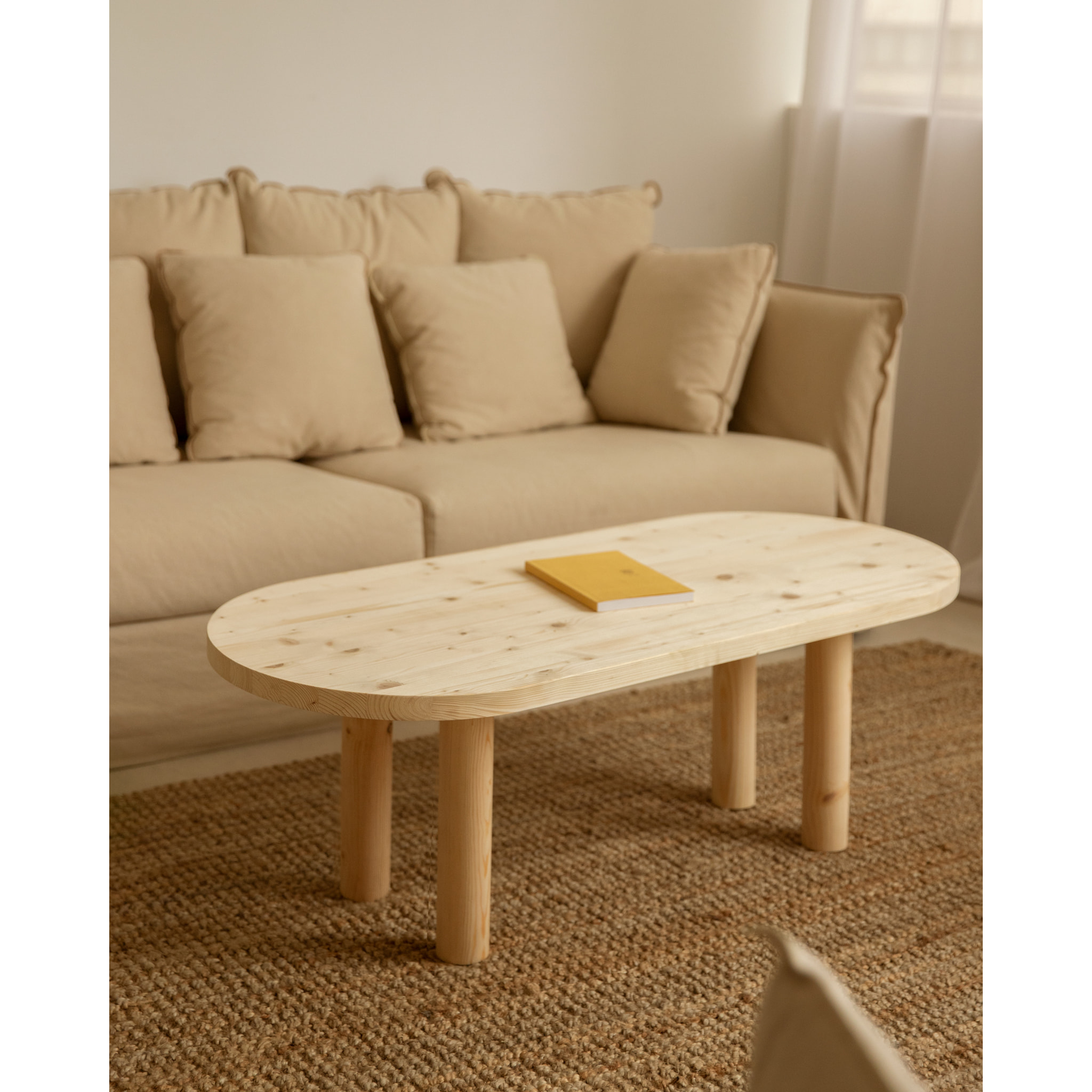 Table basse ovale en bois massif en teinte naturelle de 40x120cm Hauteur: 40 Longueur: 120 Largeur: 50