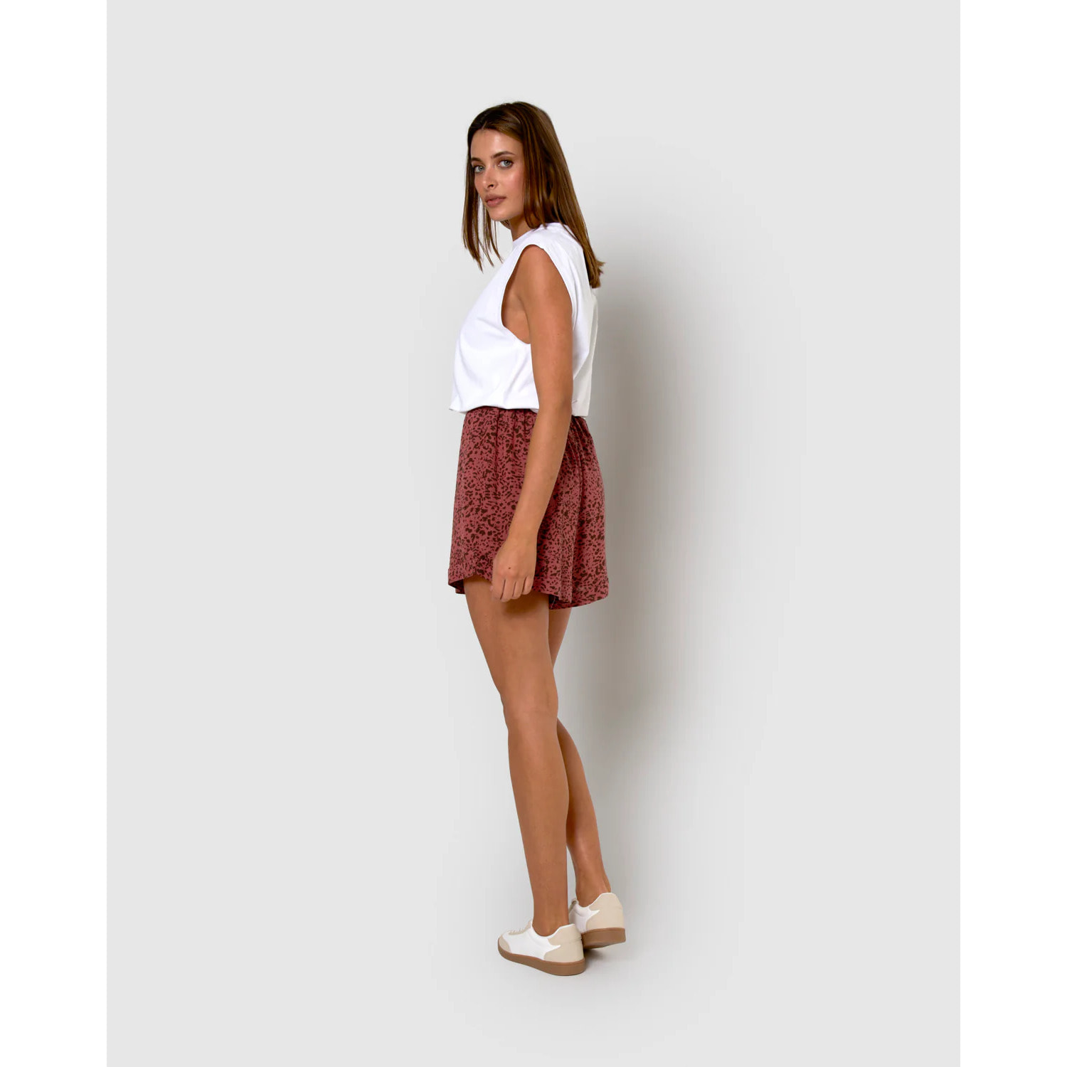 Pantalón corto bambula detalles plisados berry rosa