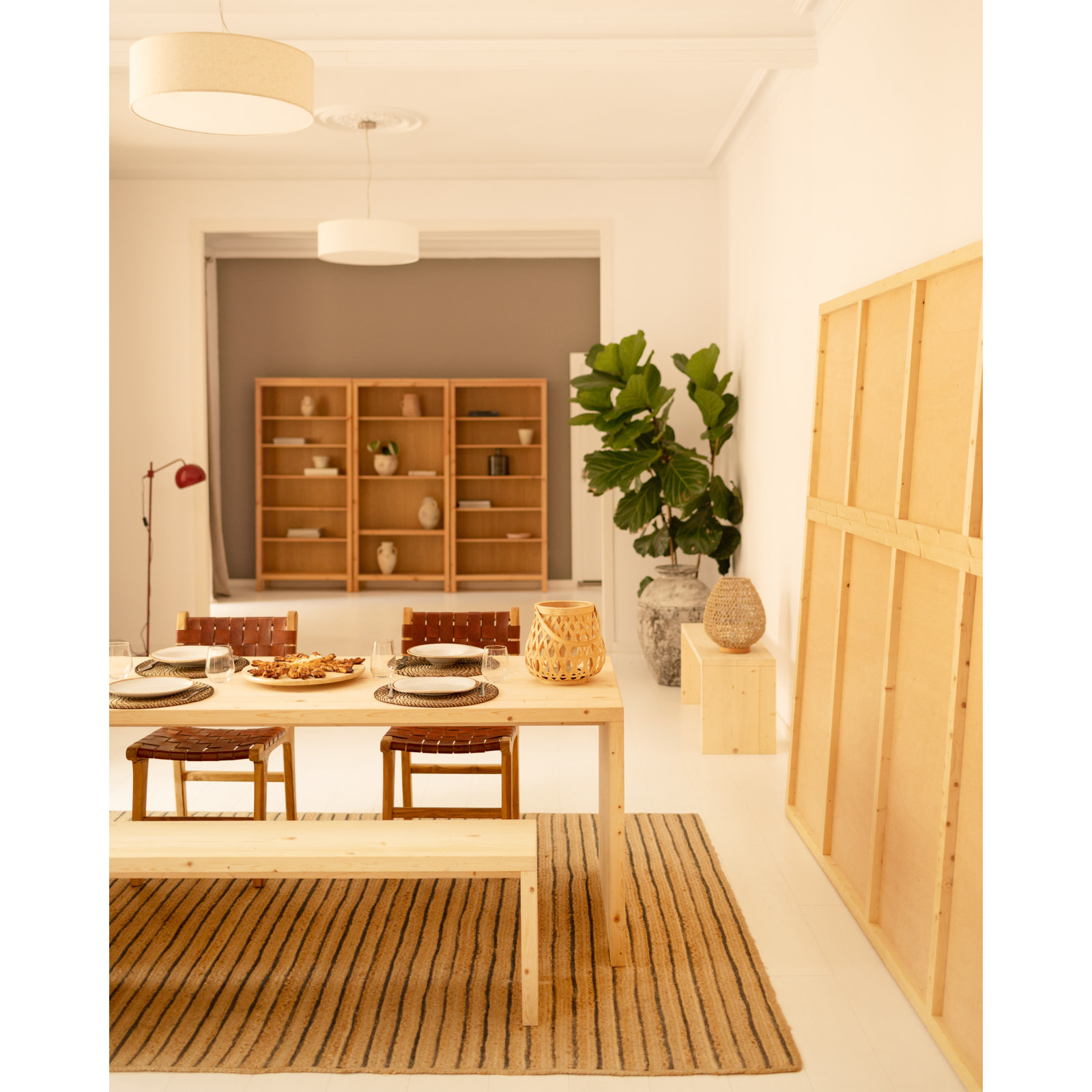 Pack mesa de comedor y banco de madera maciza en tono natural de varias medidas