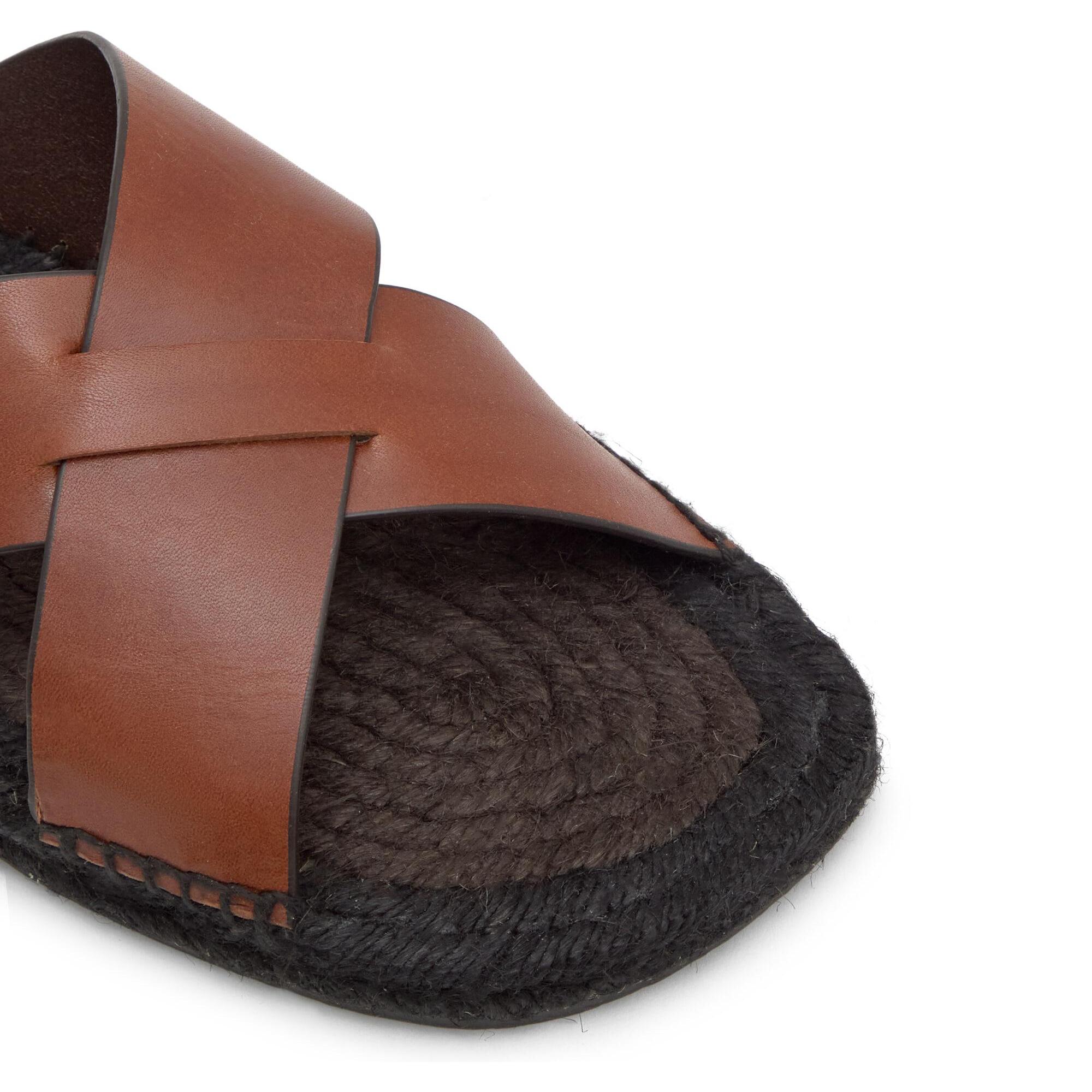 Sandalia plana Keanu en vaqueta