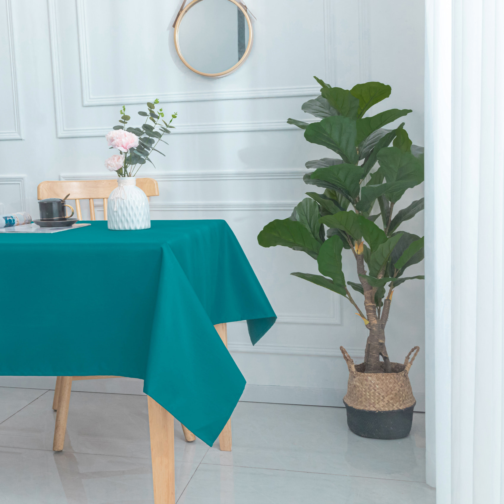 Nappe carrée et enduite antitache - Bleu Paon