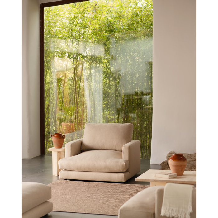 Sillón tono beige de 105cm Alto: 85 Largo: 108 Ancho: 105