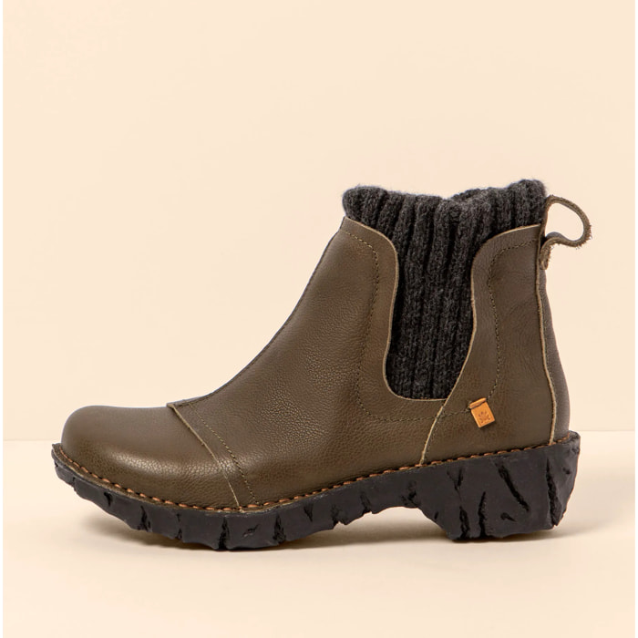 Botines NE23 NATURAL GRAIN FOREST-BLACK/ YGGDRASIL color Forest-black
