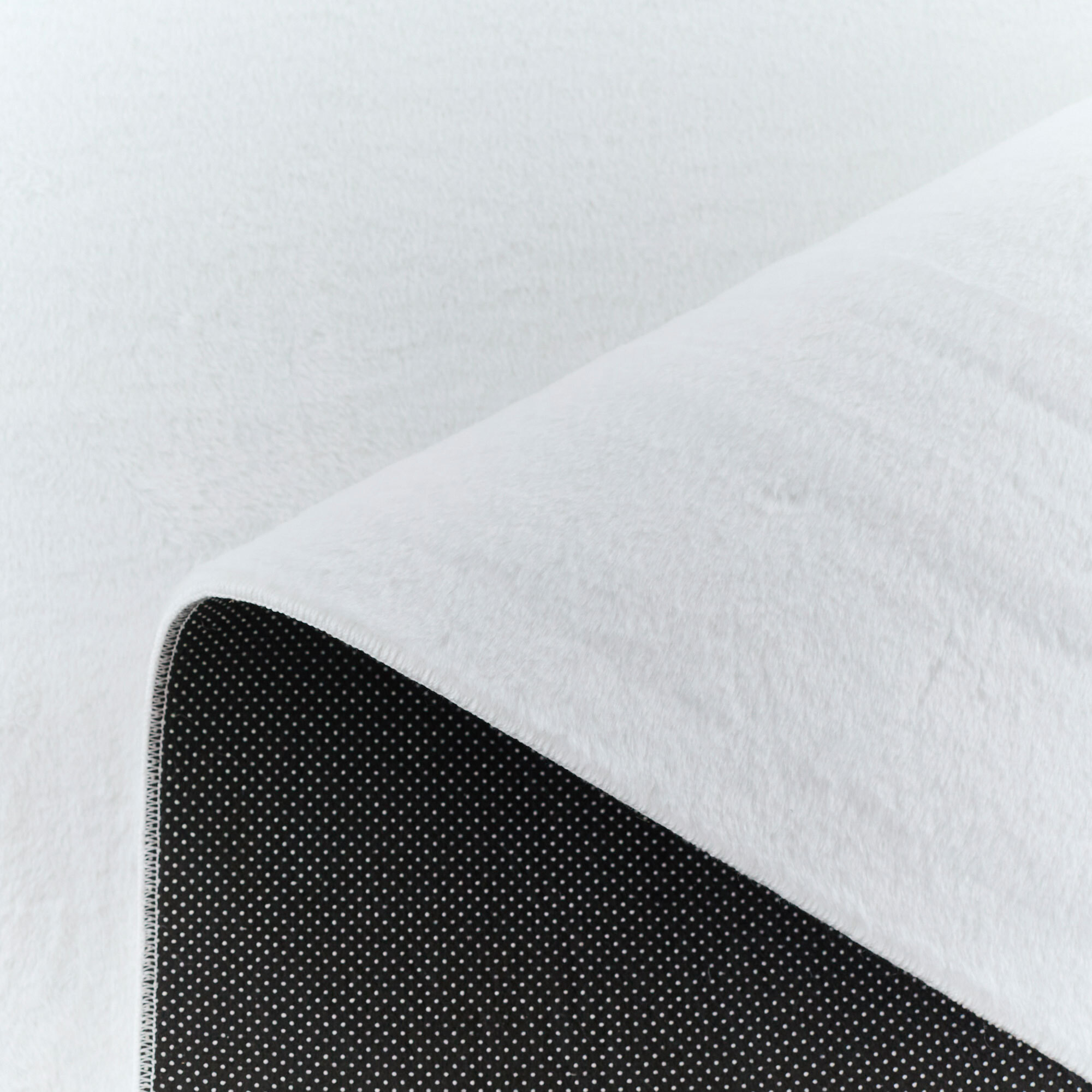 NUBE - Tapis doux et moelleux à poils courts blanc - NUB6000BLA