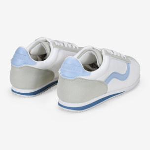 Zapatillas deportivas blancas con cordones