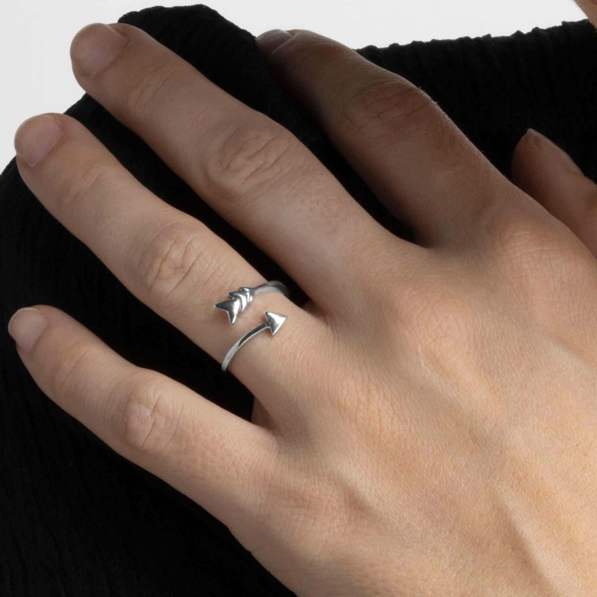 Anillo acabado en rodio