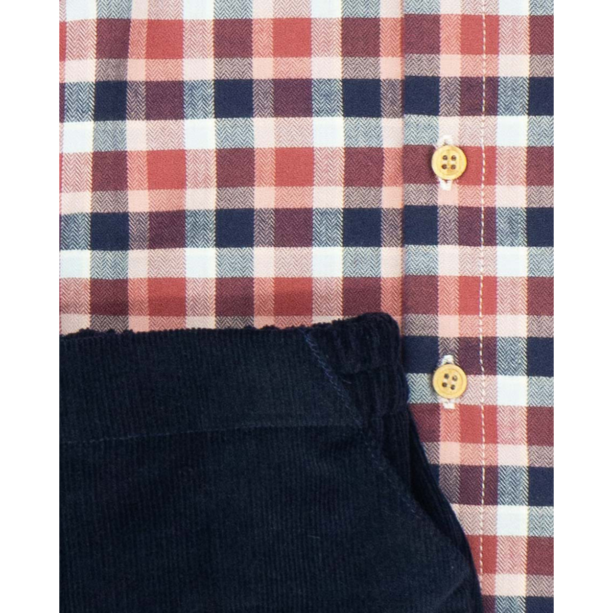 Conjunto camisa cuello camisero cuadros azul y rojo y pantalón pana azul