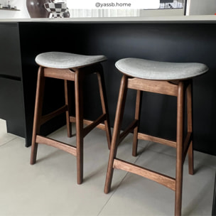 Lot de 2 tabourets pour îlot central 65,5 cm en bois et tissu gris - Jude