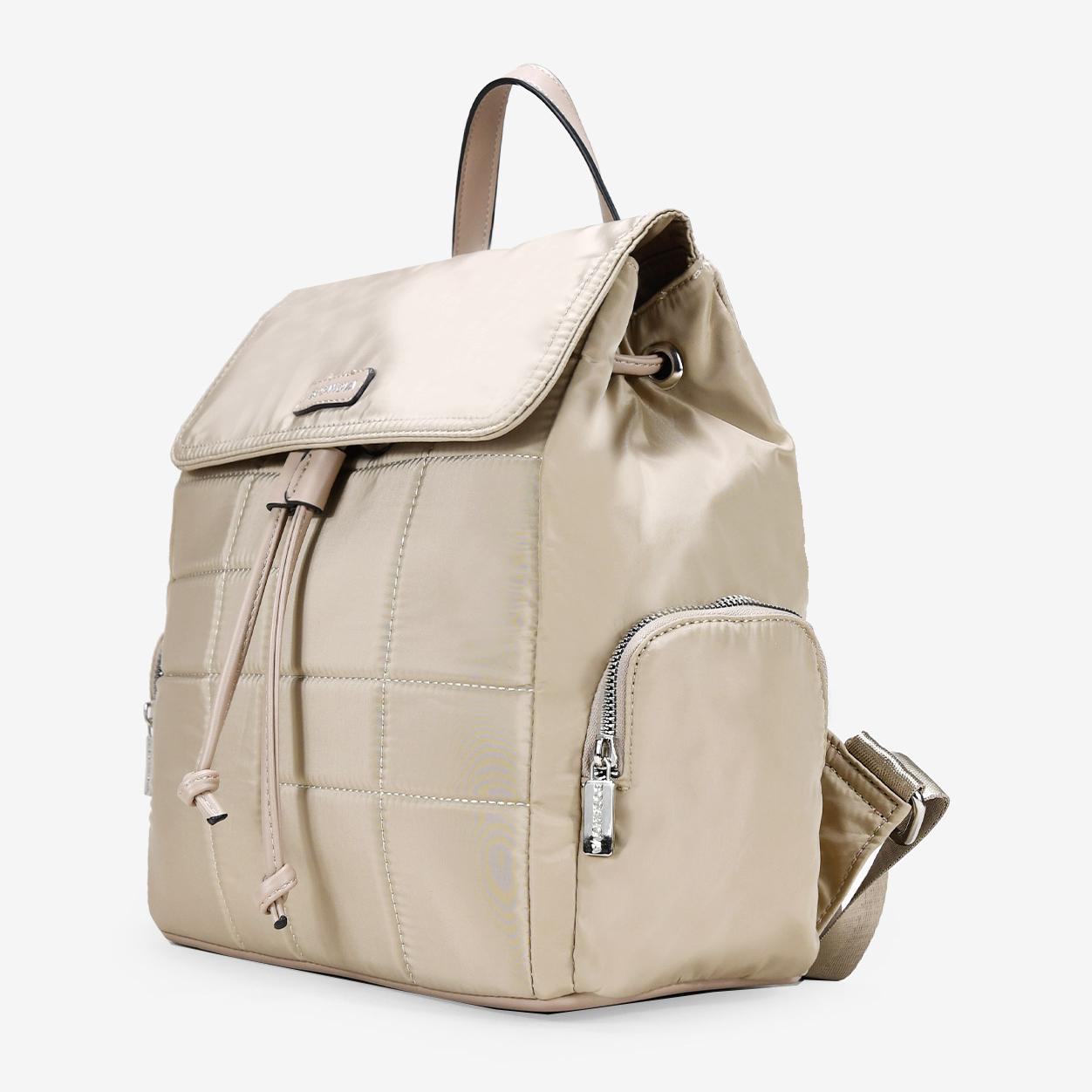 Mochila casual beige en nailon