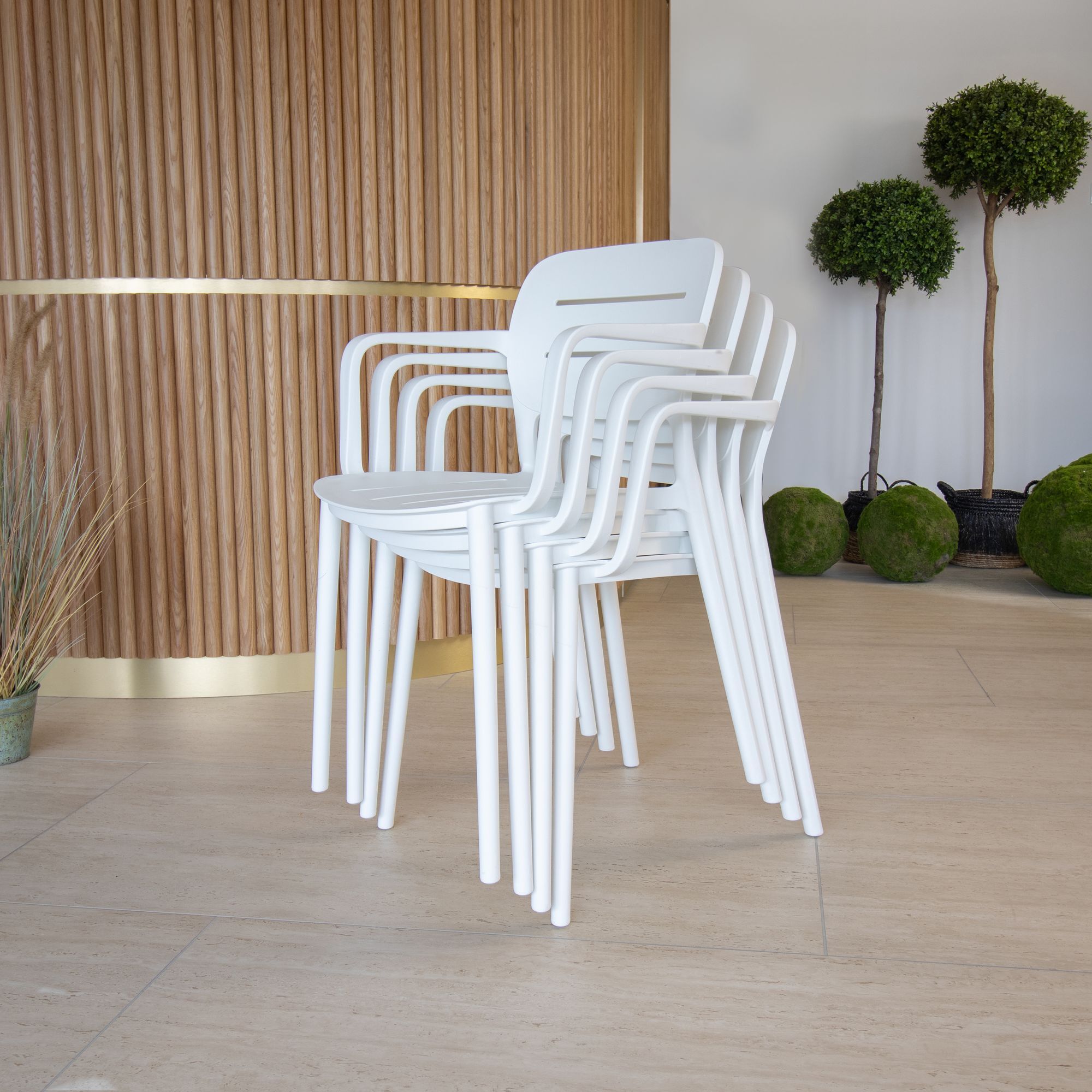 Ensemble de jardin table polywood blanc et fauteuil 8 places BASUN