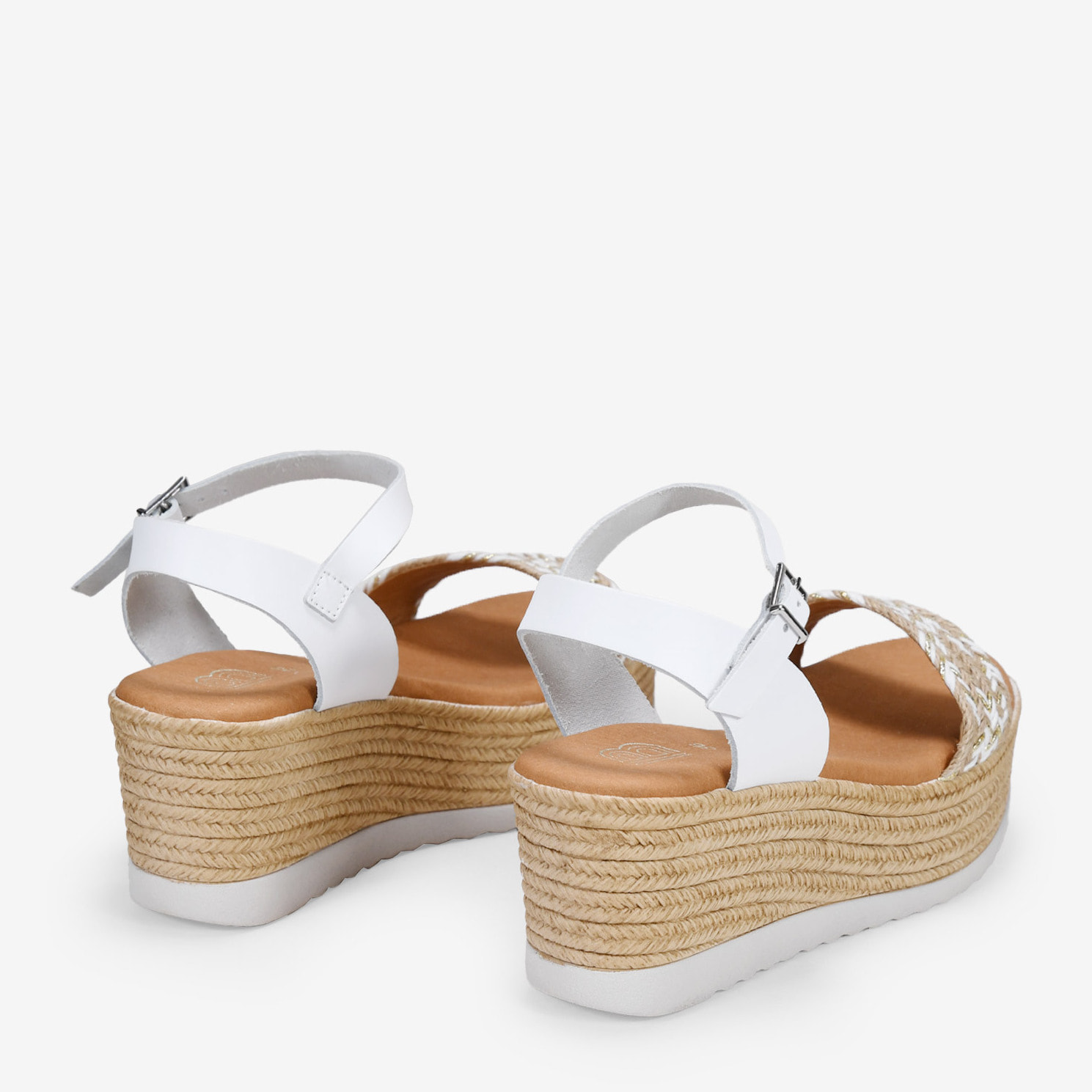 Sandalias de piel blancas con cuña efecto esparto