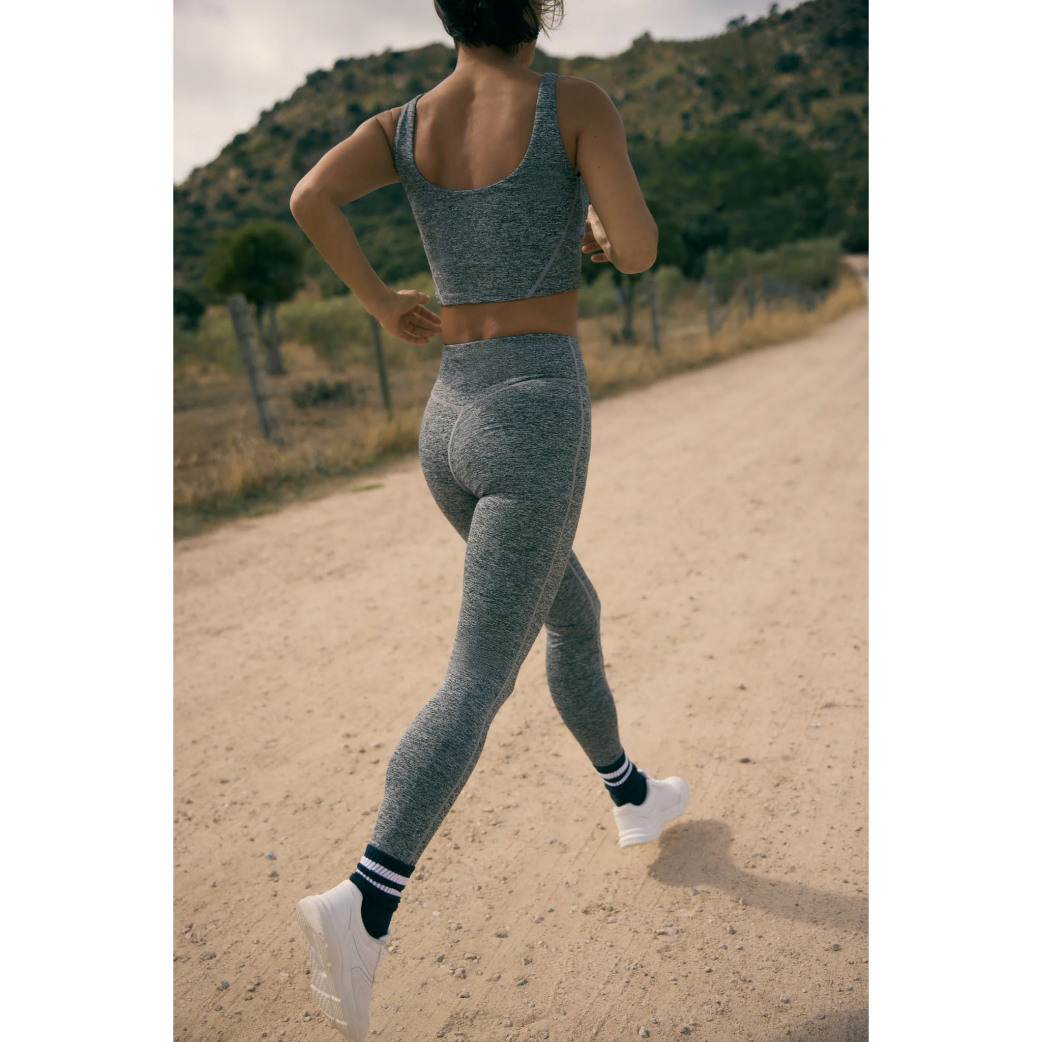 Reggiseno sportivo con parte superiore interna grigia