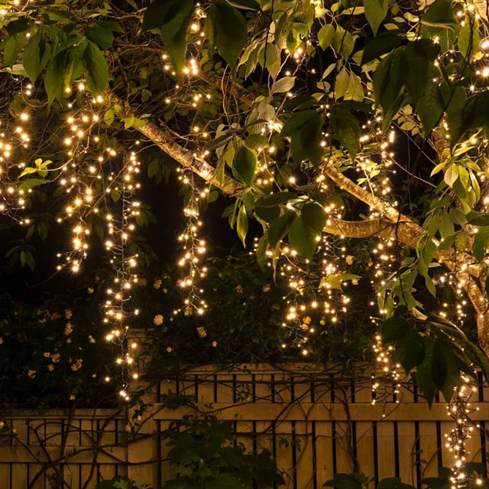 guirnalda con 800 luces led blancas cálidas y control remoto con 13 funciones y temporizador